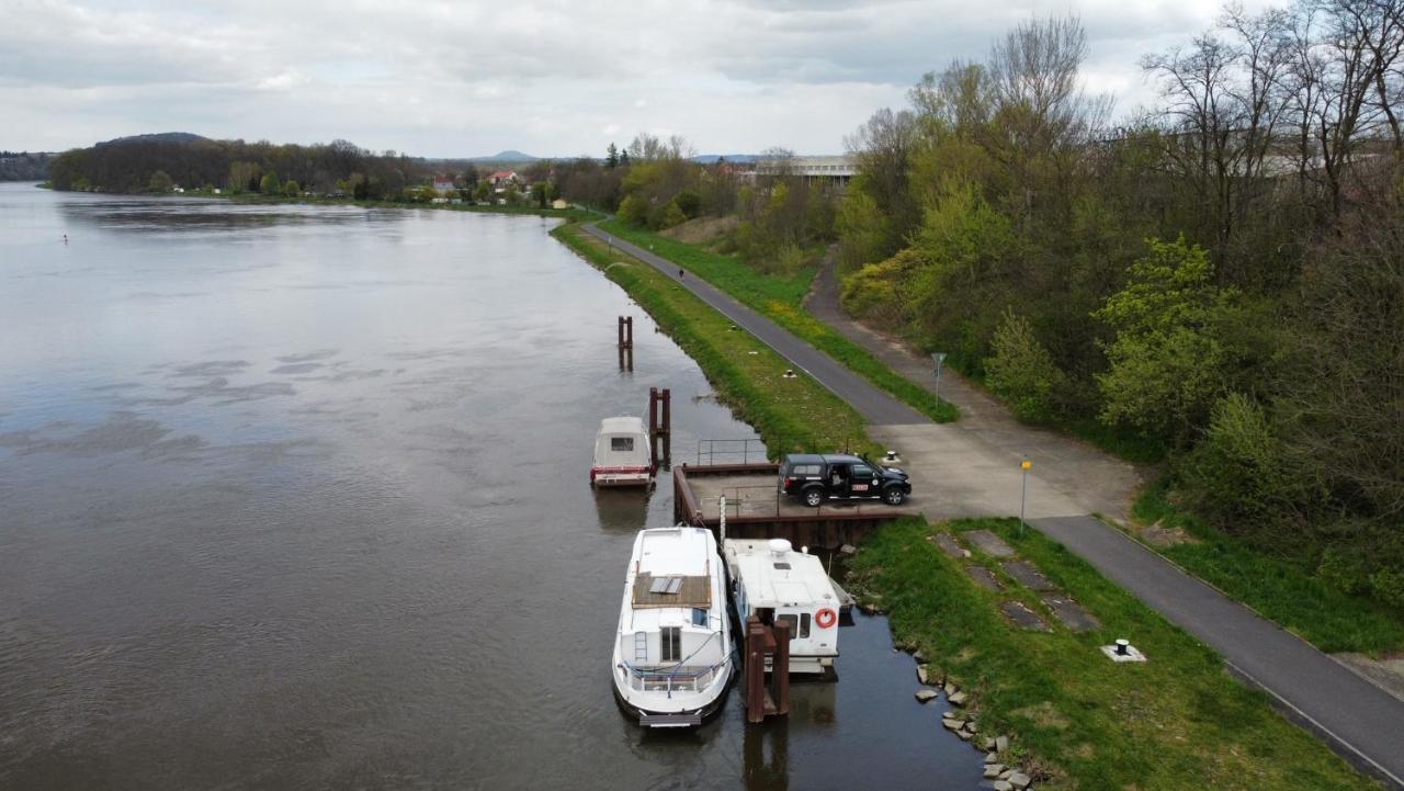 Zouw Hausboat Zakotven -Pouze Ubytovani Roudnice nad Labem Exteriér fotografie